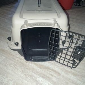 Pet carrier perfect for cats or small dogs